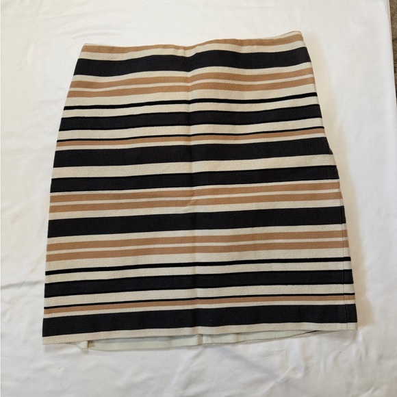 LOFT Dresses & Skirts - Loft size 4 black/white/peach striped pencil skirt